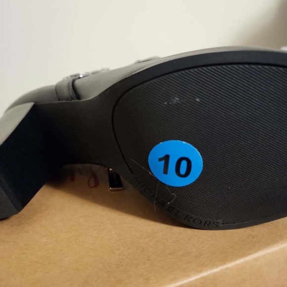 Boots - Picture 4 of 4